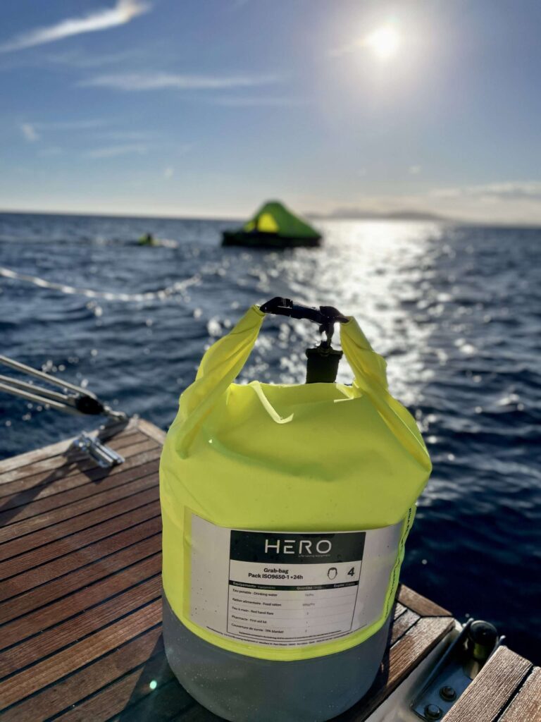 radeau de survie : mieux avec un grab bag
